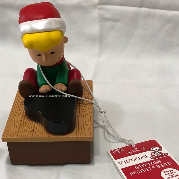 NWT-Hallmark Schroeder Wireless Peanuts Band